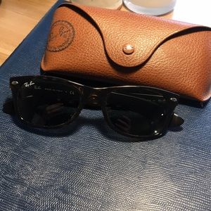 Ray Ban New Wayfarer Sunglasses with case